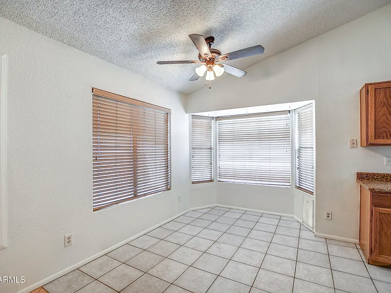 815 E Calle Del Norte — Photo 10