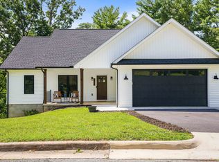 2426 Pinehill Cir, Staunton, VA 24401