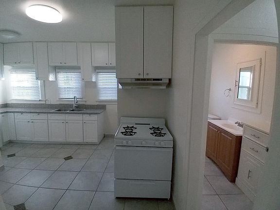 2nd image of 506 N Kenmore Ave #1