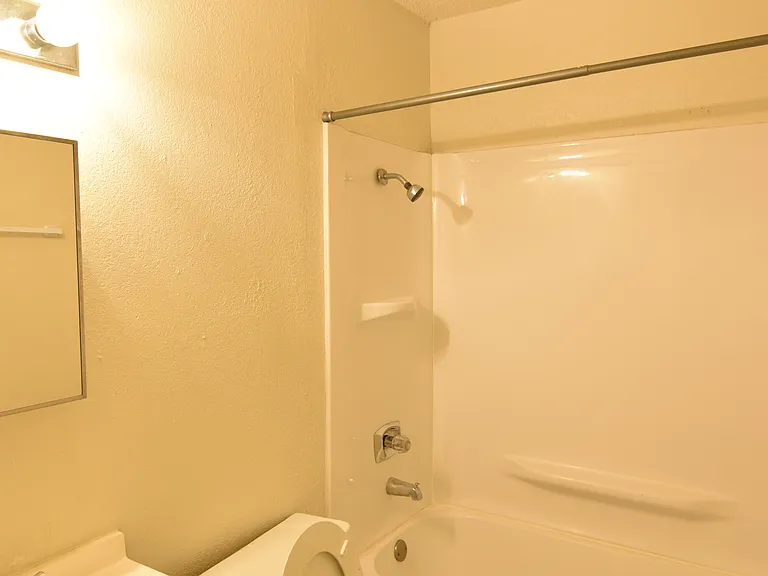 705 W Ave D, Belton — Photo 9