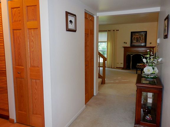 3rd image of 6 Berkshire Ct