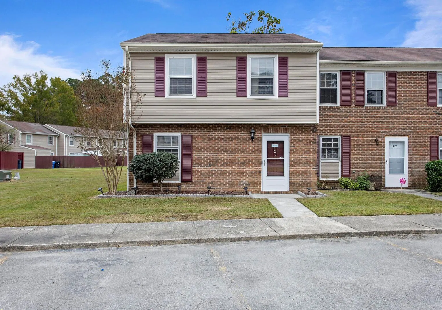 Townhouse Available first of the year in Jacksonville! — Photo 1