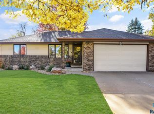 1514 S Raymond Cir, Sioux Falls, SD 57106