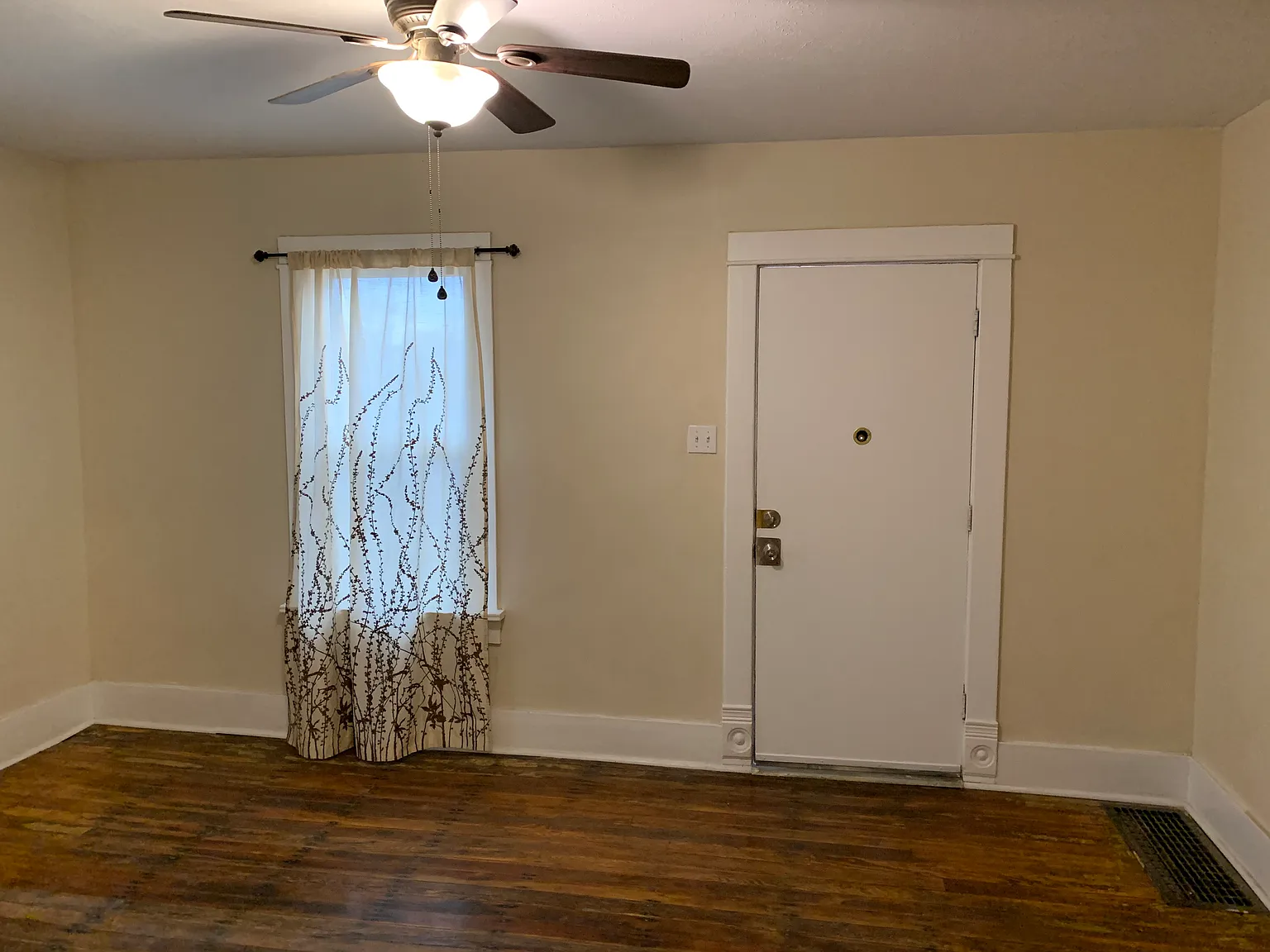 2 bed, 1328 sqft, $1,400 — Photo 2