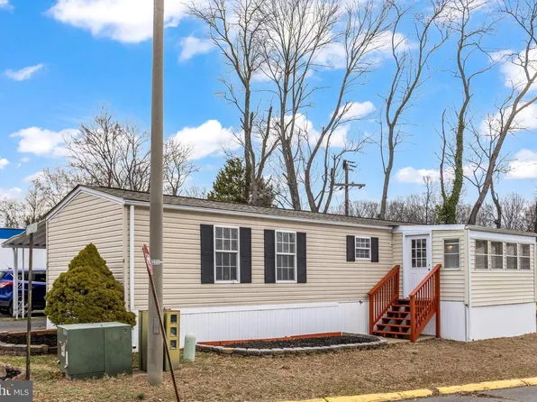 50 Dumfries Dr, Dumfries, VA 22026