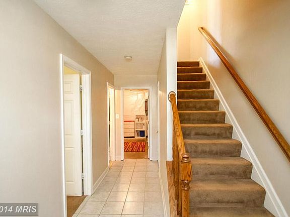 3rd image of 1406 Meadow Dr