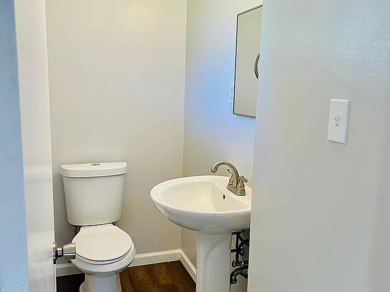 102 Wesley Dr — Photo 11