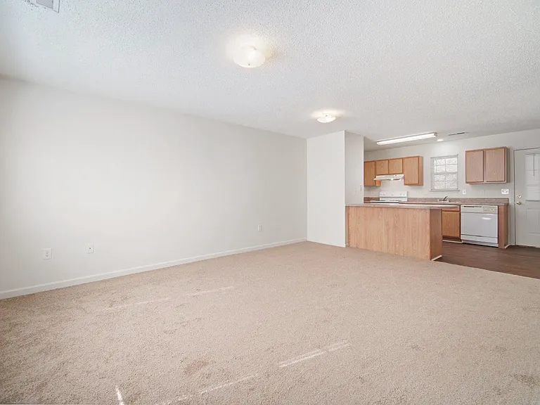 Amesbury Apartments — Photo 38