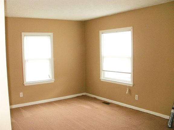 3rd image of 552 Southridge Dr