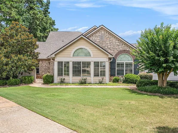 221 Fenwick Cir, McDonough, GA 30253