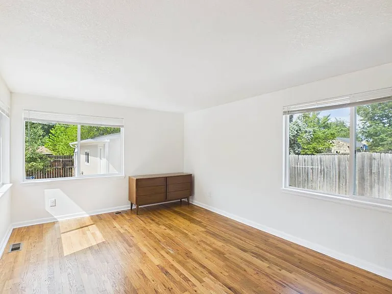 2261 W 56th Pl — Photo 27