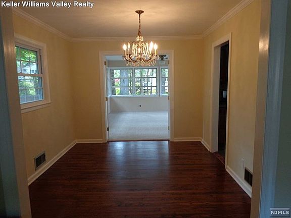 4th image of 40 Hemlock St