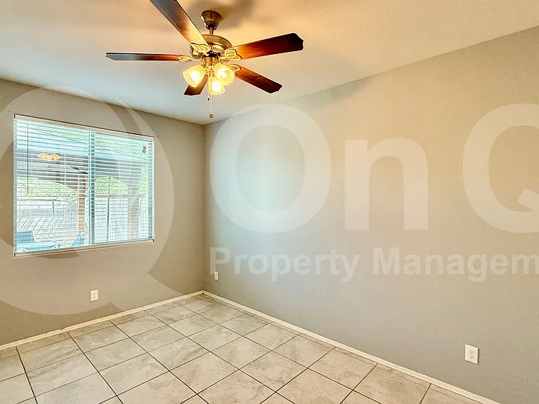 10204 W Lawrence Ln — Photo 16