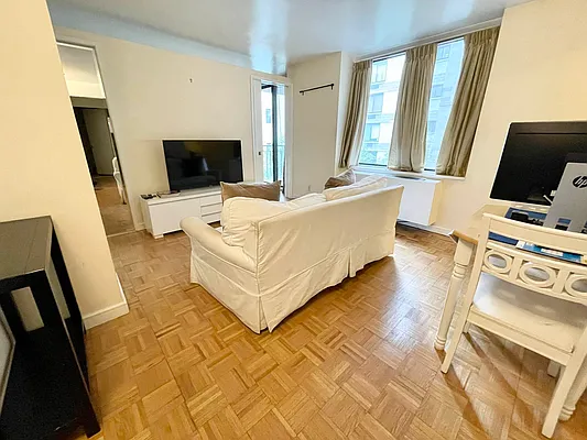 Rented by Tabak Real Estate | media 2