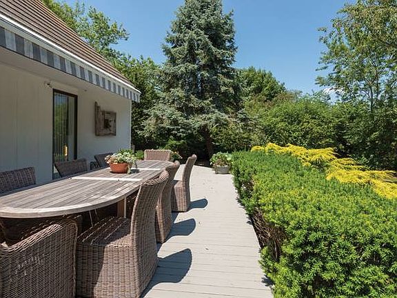 4th image of 1 Cove Point Ct