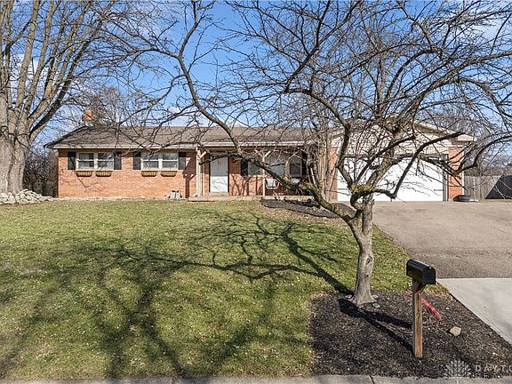 2nd image of 180 Wexford Dr
