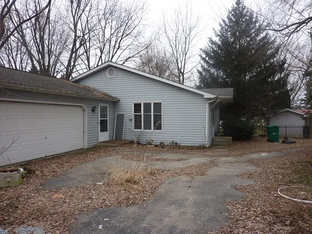 183 Terwilliger Ave photo 1