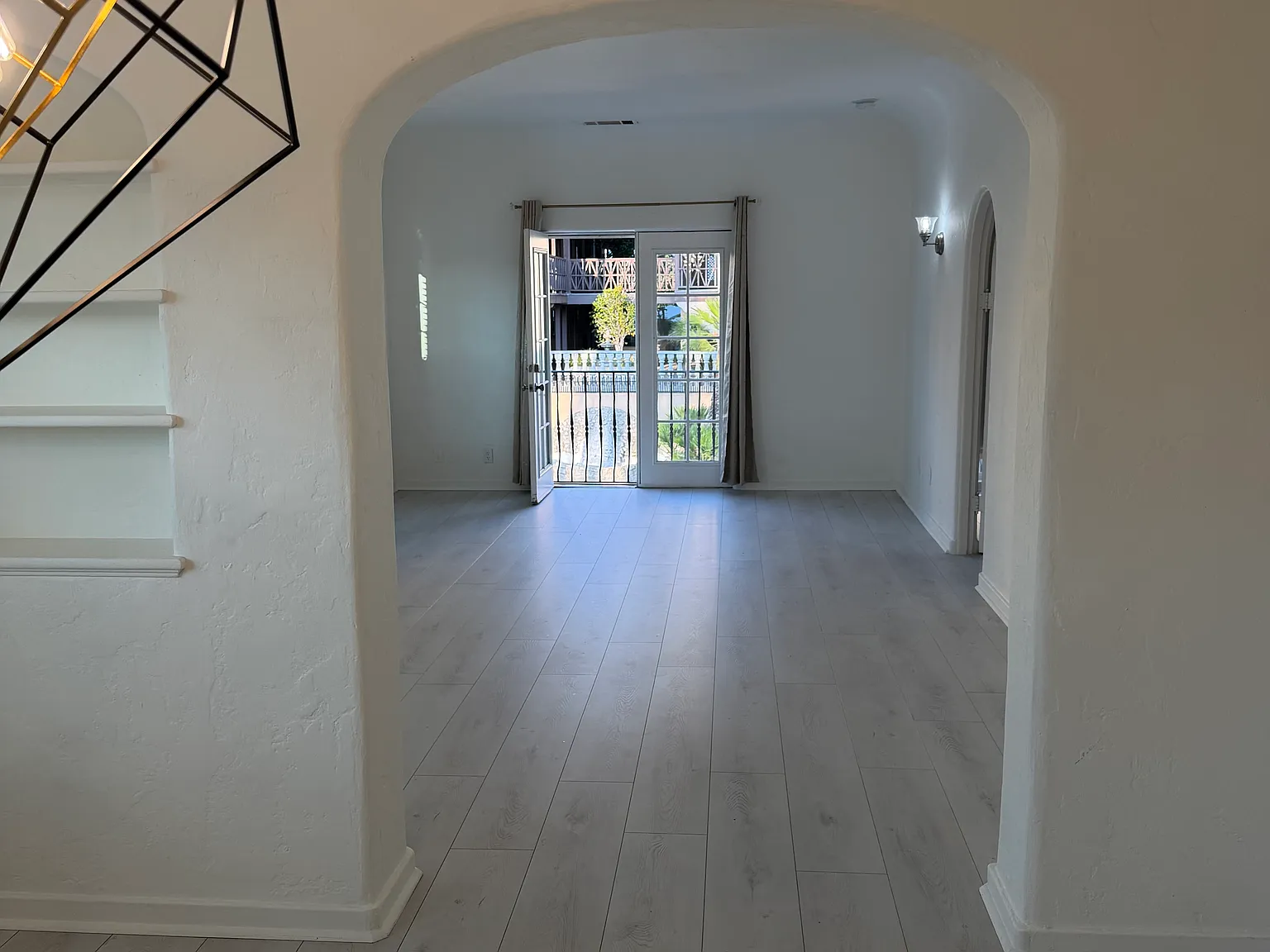3 bed, 1500 sqft, $3,395 — Photo 2