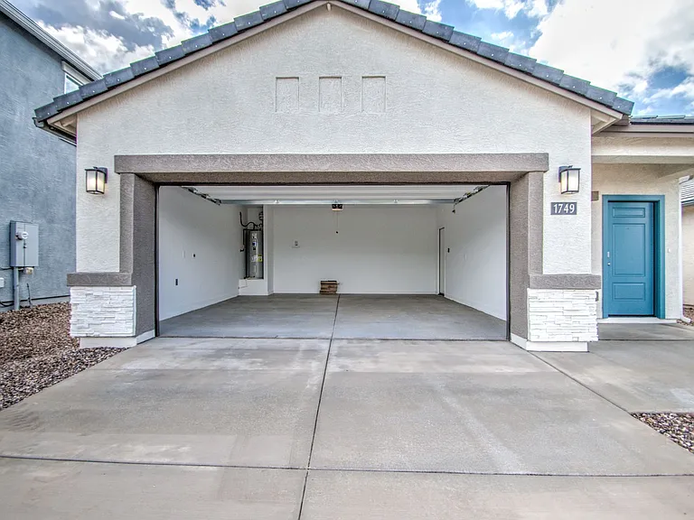 1749 W Stealth Ave — Photo 8