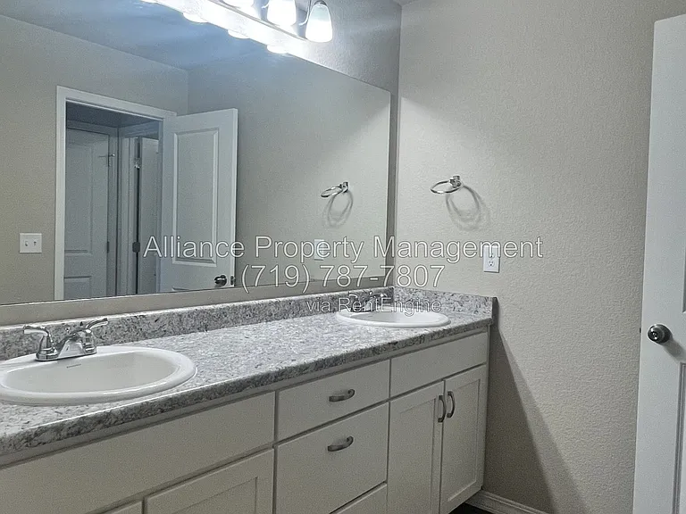 7851 Lathrop Vw — Photo 23
