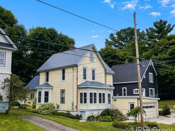 107 W South Ave, Houghton, MI 49931
