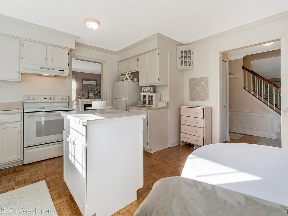 1875 Fordham Dr, photo 22