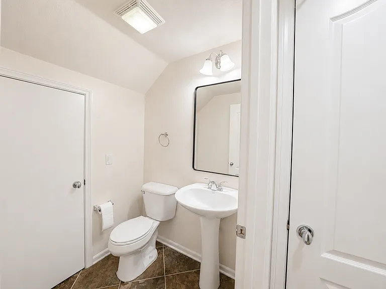 312 Bishop Dr — Photo 21