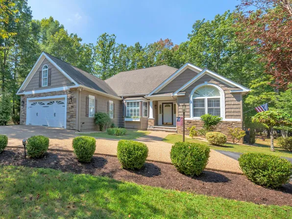 56 Bunker Blvd, Palmyra, VA 22963