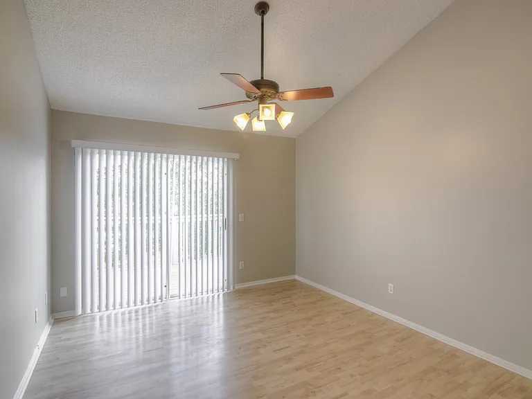 1036 Covington St — Photo 12