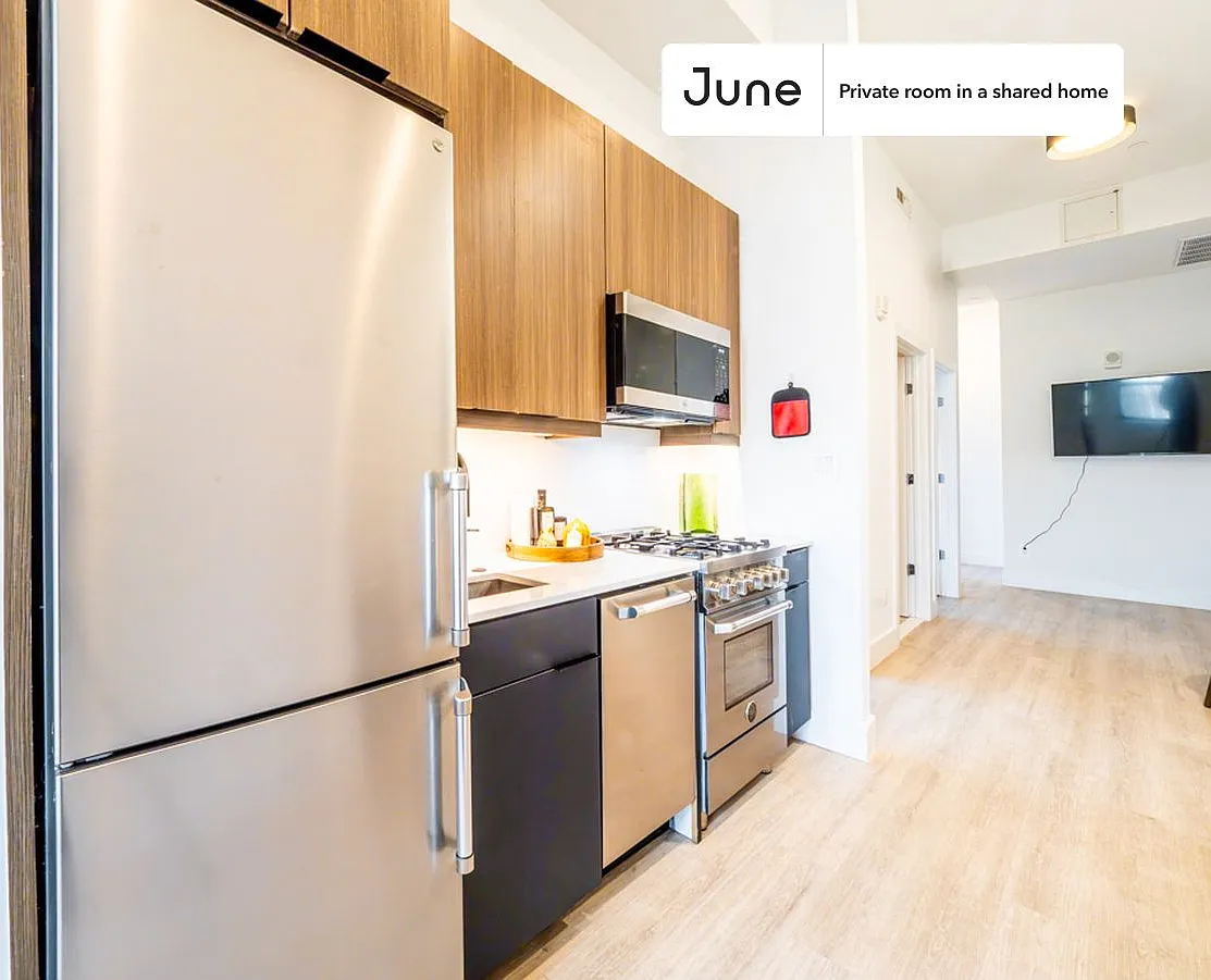 Queen bedroom in 4 bed/2 bath home in Dupont Circle #1903 B — Photo 4