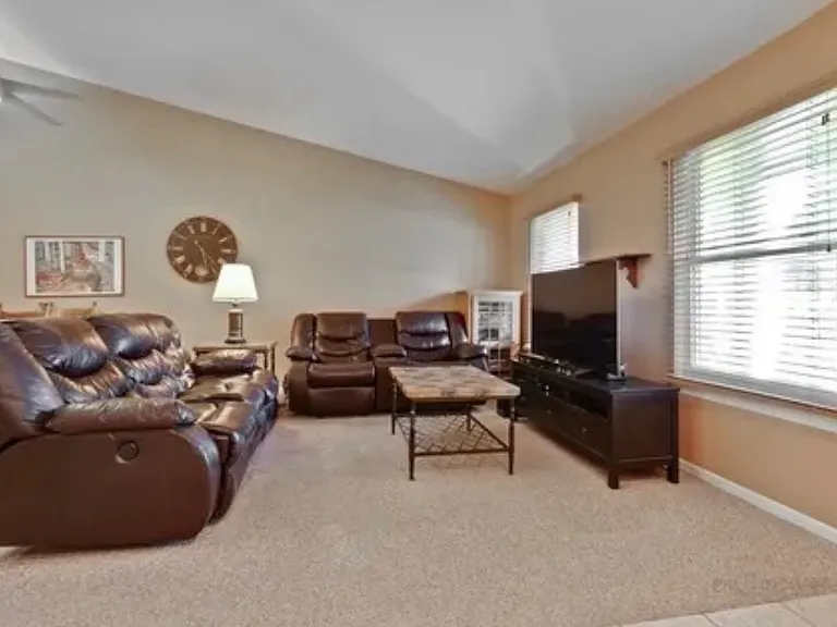 118 Bedford Rd — Photo 2