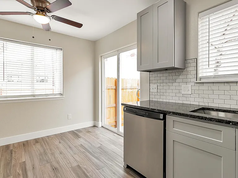 314 S Yates St — Photo 4