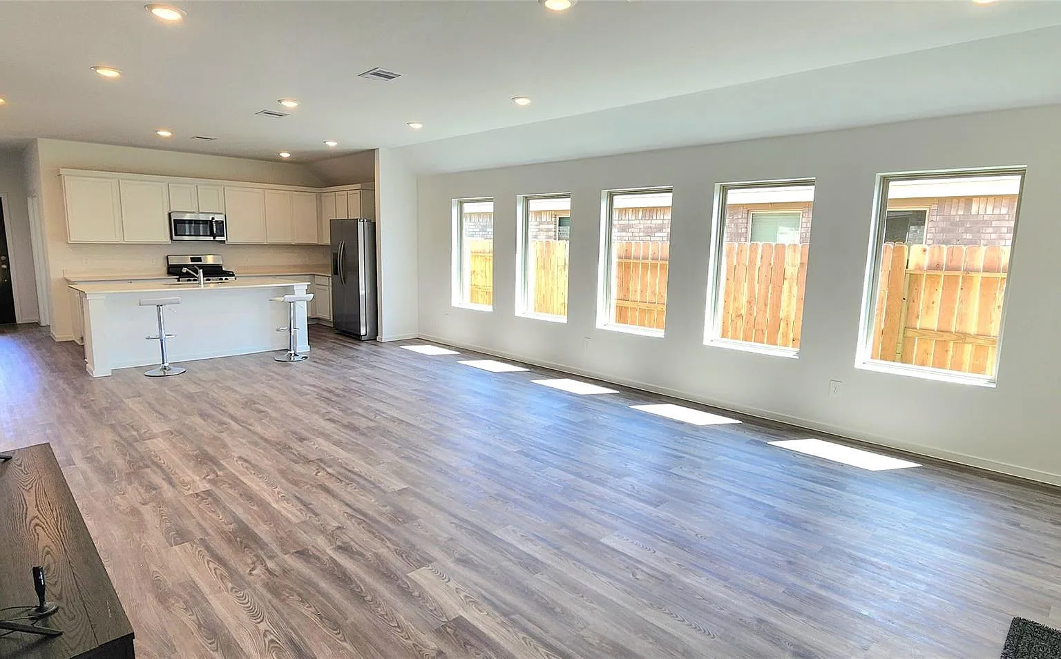 4 bed, 2.0 bath, 1932 sqft, $2,000 — Photo 4
