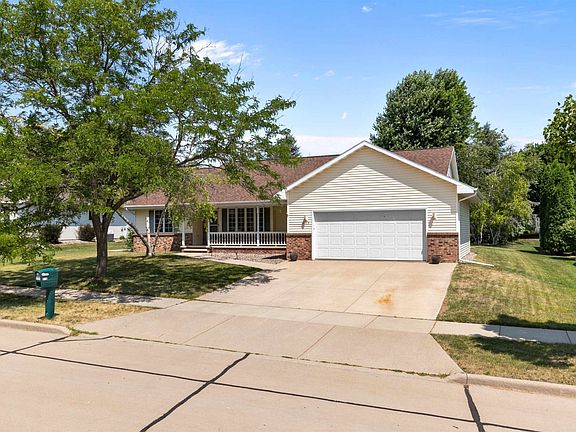5th image of 208 W Wayfarer Ln
