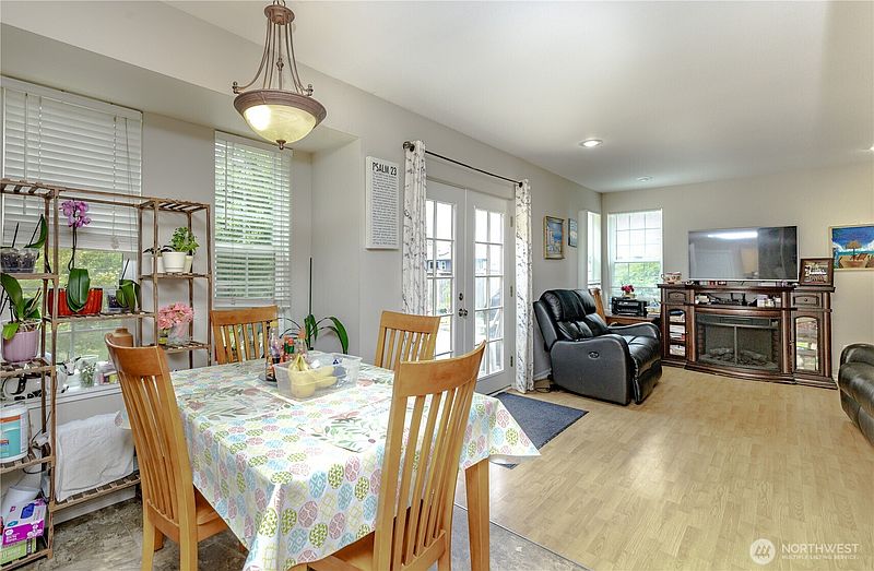 4th image of 307 4th Avenue N