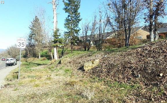 5th image of 1532 S Shasta Ave