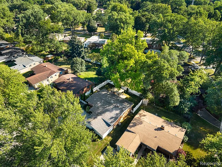 1085 Brooklawn Dr — Photo 46