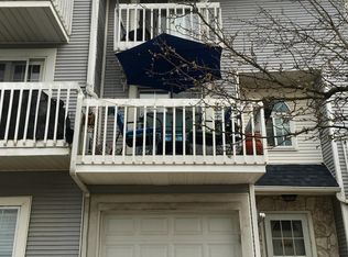 41 Country Dr E #76, Staten Island, NY 10314