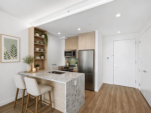 3rd image of 100 Sullivan Pl #611
