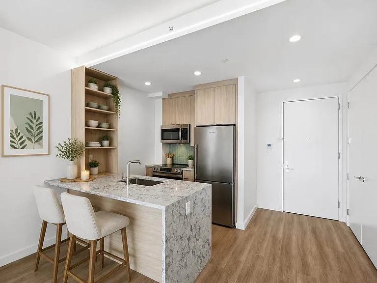 100 Sullivan Pl #611 — Photo 3