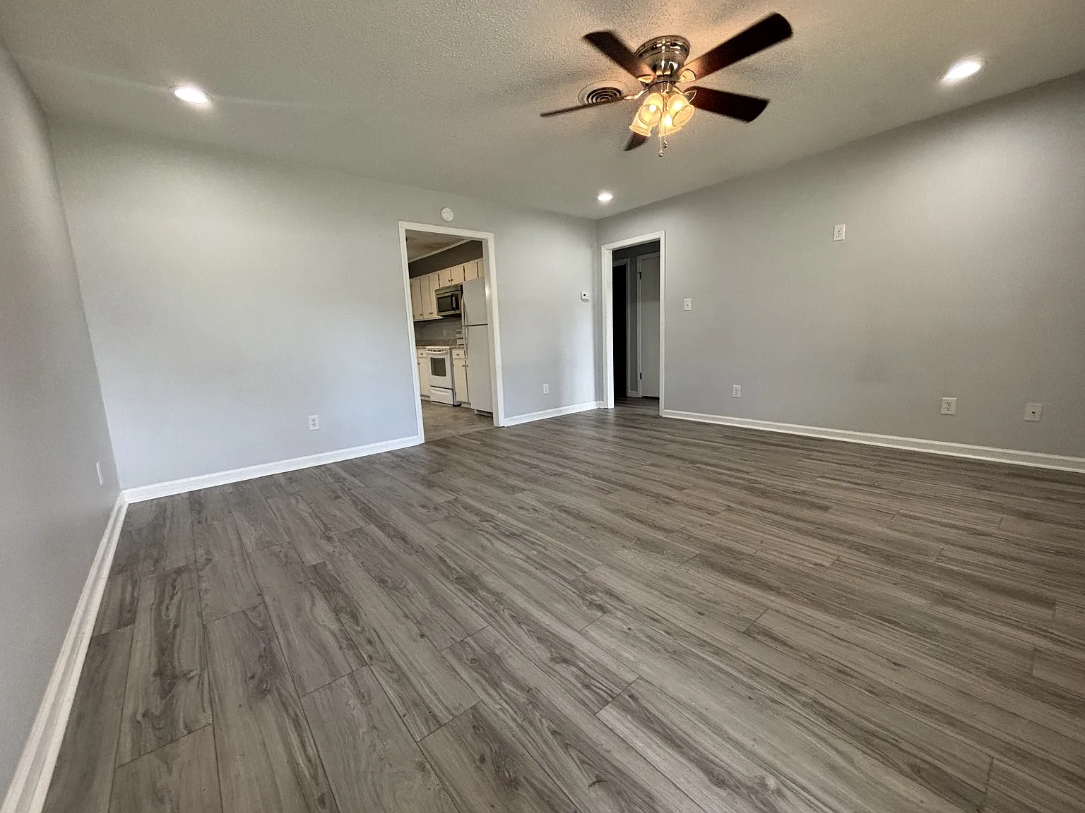 2403 Rodney Drive - SE — Photo 2