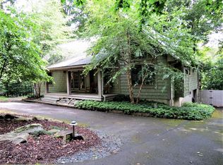 124 Grasshopper Ln, Greentown, PA 18426