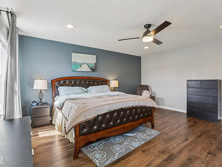 6673 Laurelwood Dr — Photo 35