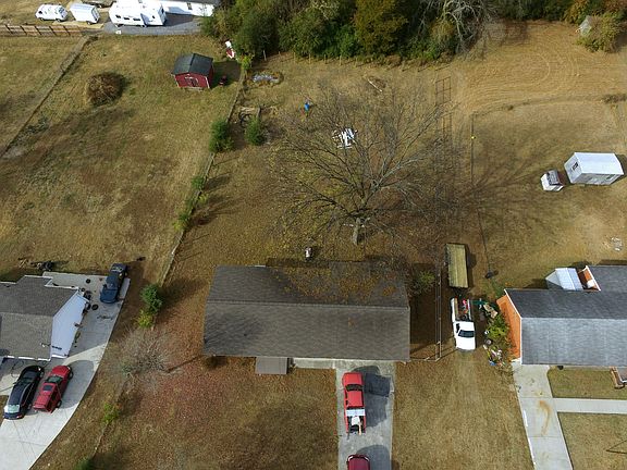 2nd image of 4725 Hazelnut Dr