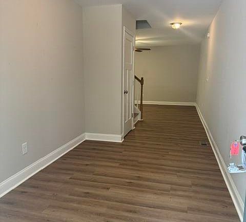 3rd image of 1050 W Indiana Ave