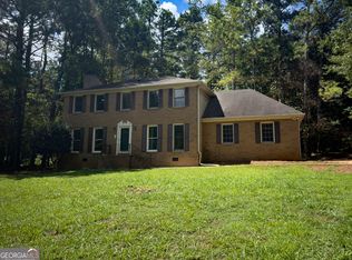 165 Forest Lake Dr, Fayetteville, GA