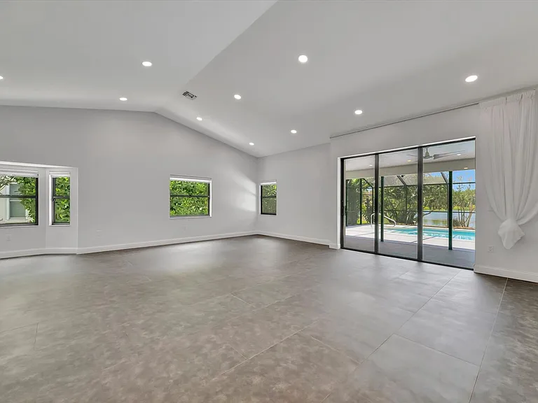 6044 Marella Dr — Photo 17