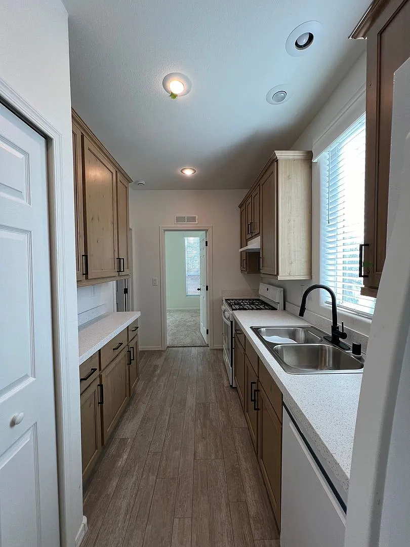 1 bed, 1 bath ADU — Photo 4