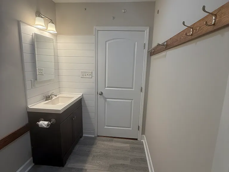 SPACIOUS BATHROOM #1