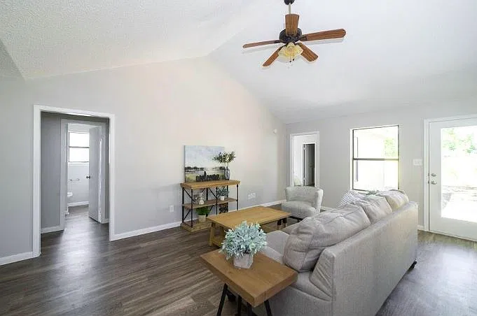 3 bed, 1040 sqft, $1,750 — Photo 1